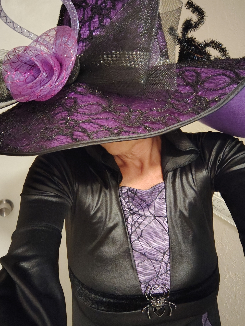 Spirit Women's Purple  Halloween Costum Witch Hat with Rosette Matching Dress